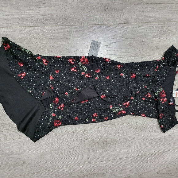 NWT Le Chateau off shoulder floral dress, size Xxs - Picture 2 of 10